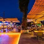 Ξενοδοχείο Caprea 3*